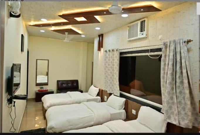 Hotel Raghuveer Inn By Bookingcare Sitapur Muafi Buitenkant foto