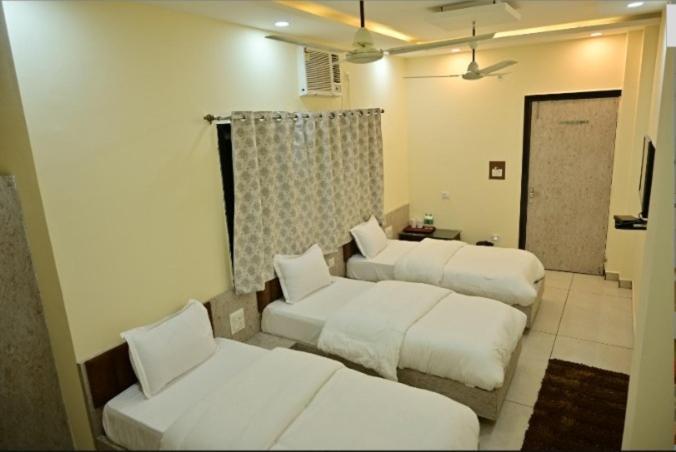 Hotel Raghuveer Inn By Bookingcare Sitapur Muafi Buitenkant foto