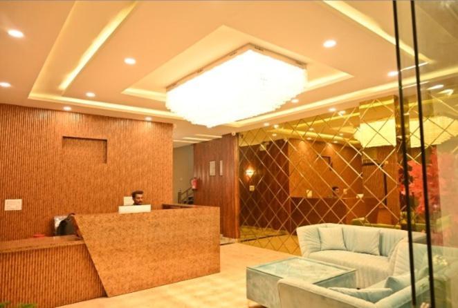 Hotel Raghuveer Inn By Bookingcare Sitapur Muafi Buitenkant foto