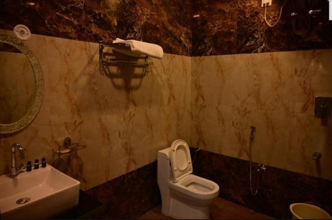 Hotel Raghuveer Inn By Bookingcare Sitapur Muafi Buitenkant foto